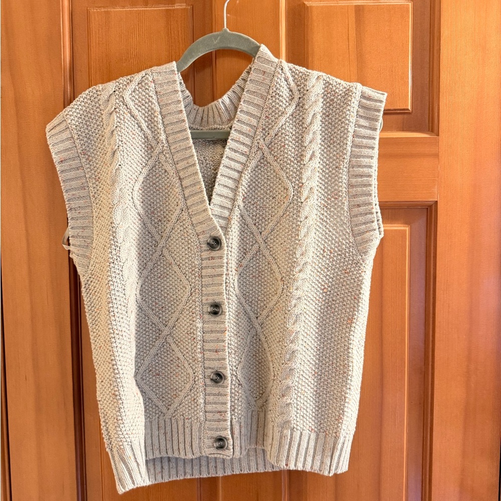 MWT Women's Cable Knit Button-Front Vest - Picture 6 of 12